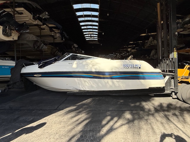 Four Winns 21 2000 Volvo 225 hp